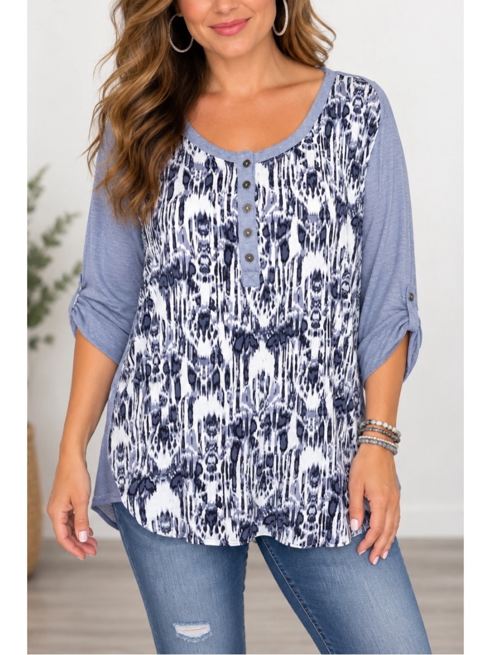 Bit and Bridle Blue & White Abstract Print 3/4 Sleeve Tunic Top, size Large